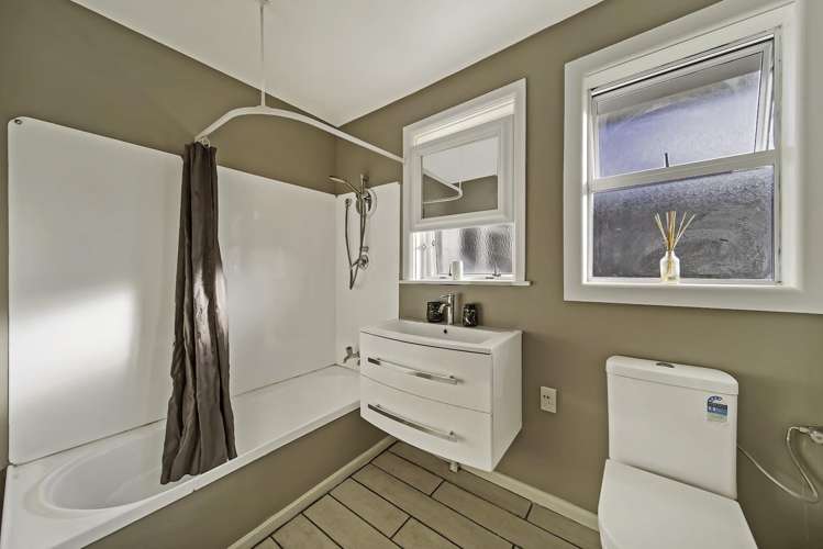 6 Carisbrooke Street Aranui_13