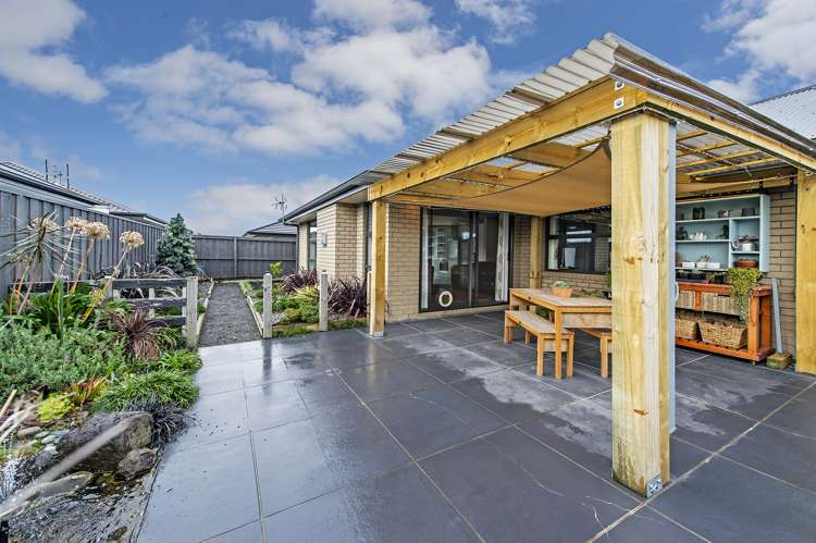 77 Sunline Avenue Lincoln_16