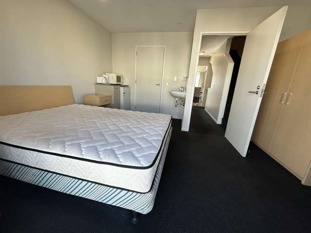 Room 3/Unit 46-31 Poulson Street Addington_1