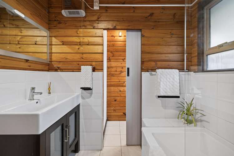 16 Williams Street Sunshine Bay_13