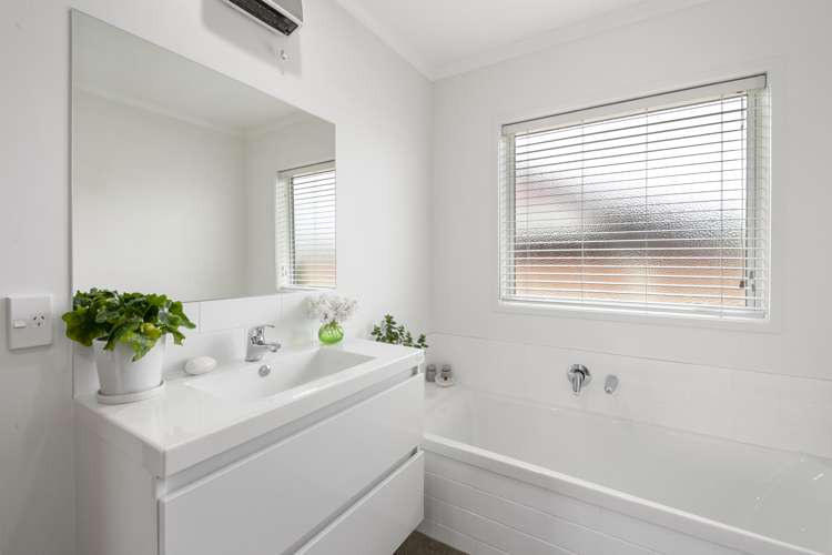 3 Montgomery Crescent Kinloch_13