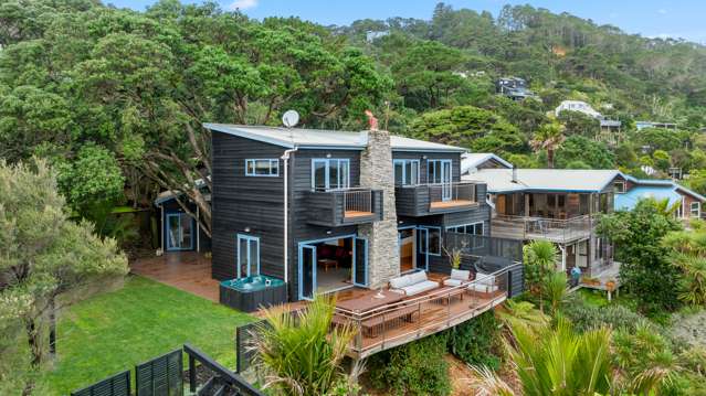 84 Domain Crescent Muriwai_1