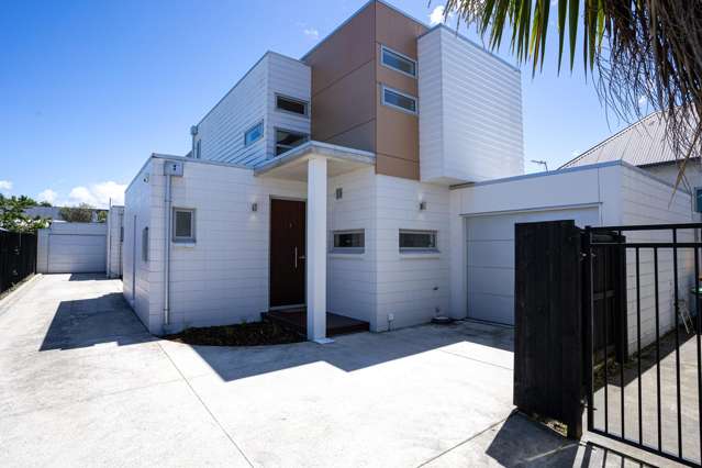 Freehold Townhouse on City fringe