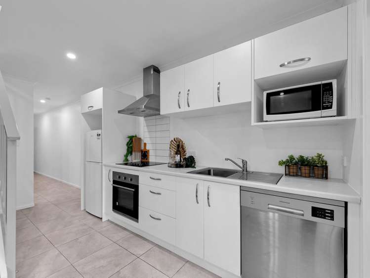 8/113 Knighton Road Hillcrest_4