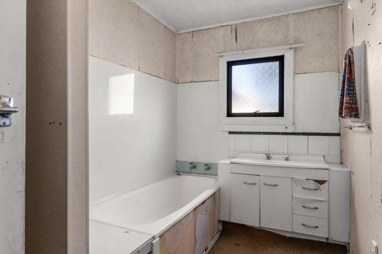 76 Main Road Makaraka_10