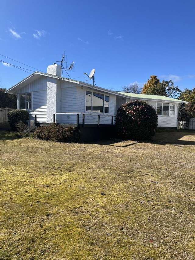 Charming 3-Bedroom Home Near the Lake – Long-Term Tenants Welcome