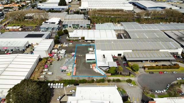 Well-configured 2,262m&sup2; Sealed Industrial Yard