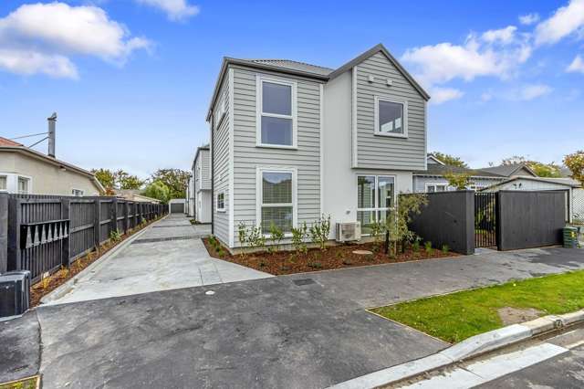 Modern 3-Bed Townhouse with garage!
