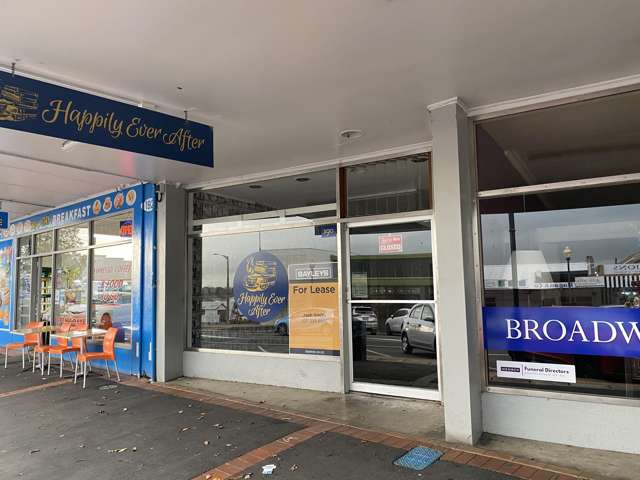 Charming retail or creative space- For Lease