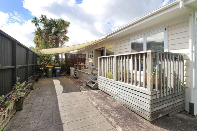 2/7 Lydia Avenue Northcote_25