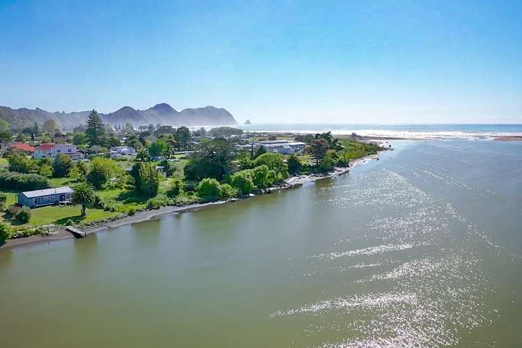 14 Monkhouse Street Tolaga Bay_1