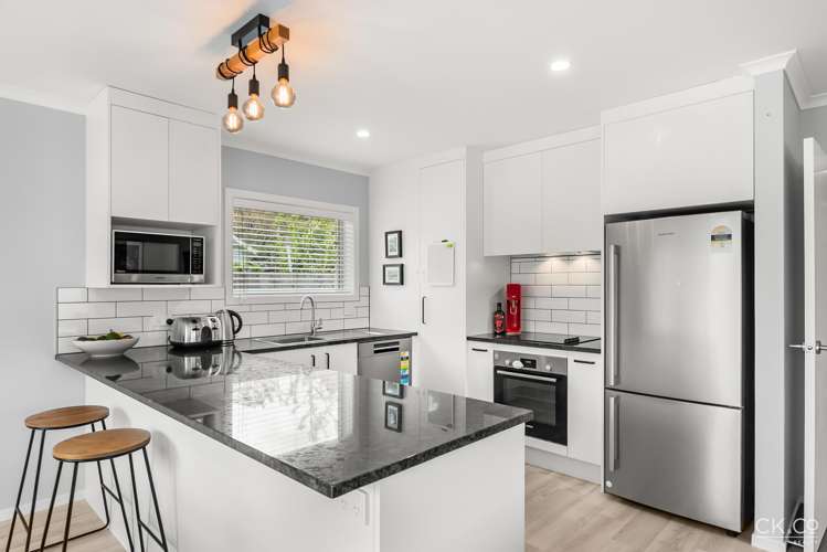 61A Shearer Crescent Naenae_10