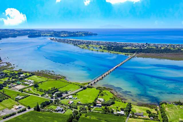 Direct waterfront holding of 1.3 hectares