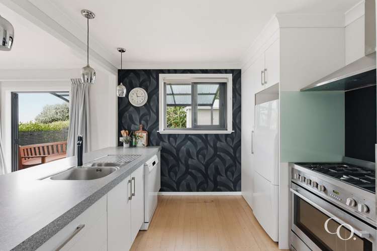 13 Bristol Avenue Brookfield_5