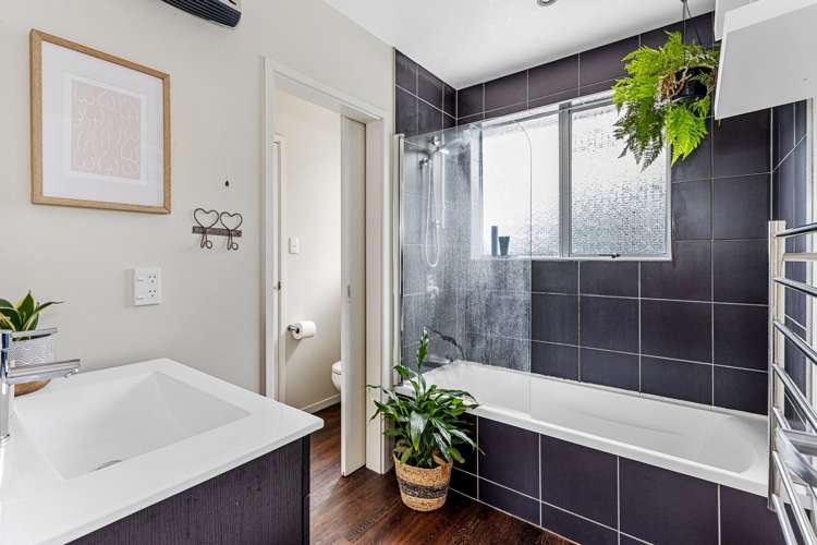 2/11 Hersham Place Bromley_8