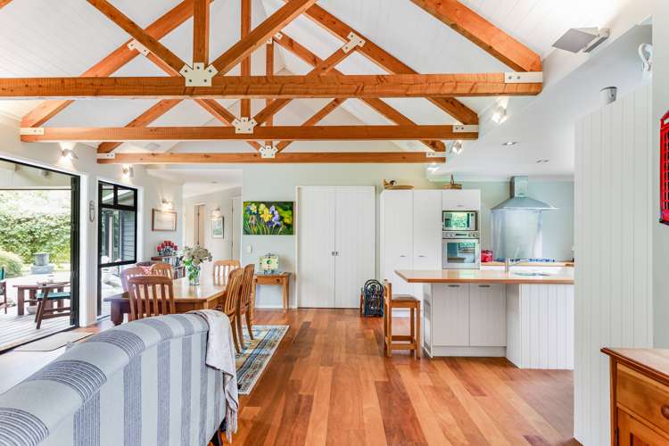 208 Mapara Road Acacia Bay_7