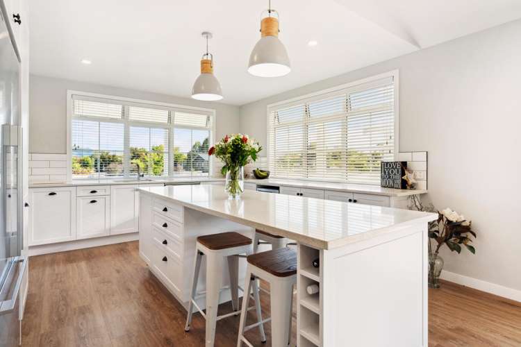 8 Pukatea Lane Kinloch_4