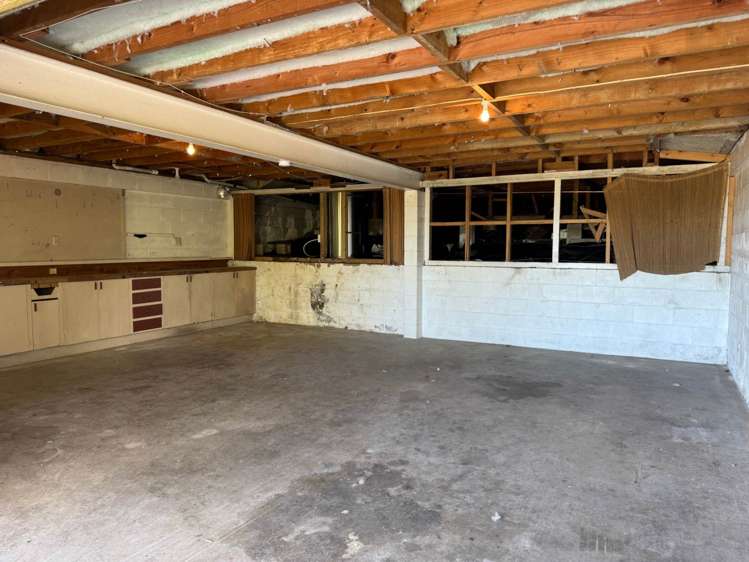 4 Royal Road Massey_19