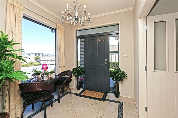 11 Lardon Place Frimley_7