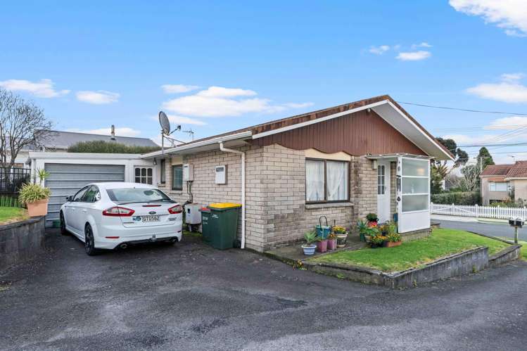 111 + 111A Hine Street New Plymouth_5