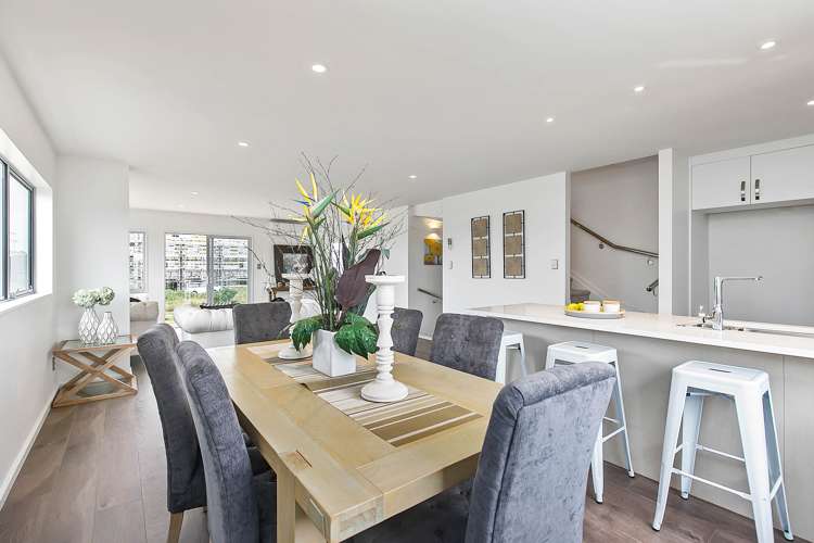 71 Bordeaux Parade Te Atatu South_8