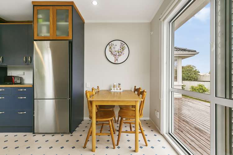 31 Beach Road Pahurehure_14