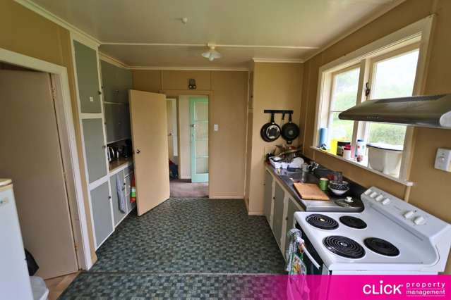 Sunny, Family-Friendly Semi-Detached Home with Fenced Backyard