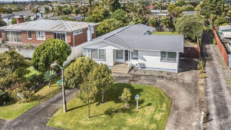 16 Montmere Avenue Te Atatu Peninsula_19