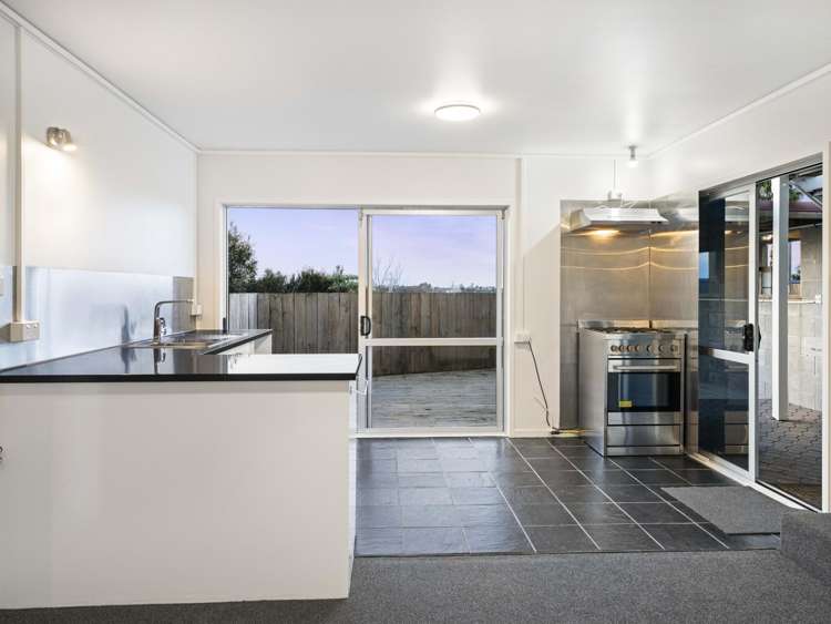 10 Lilburn Crescent Massey_70