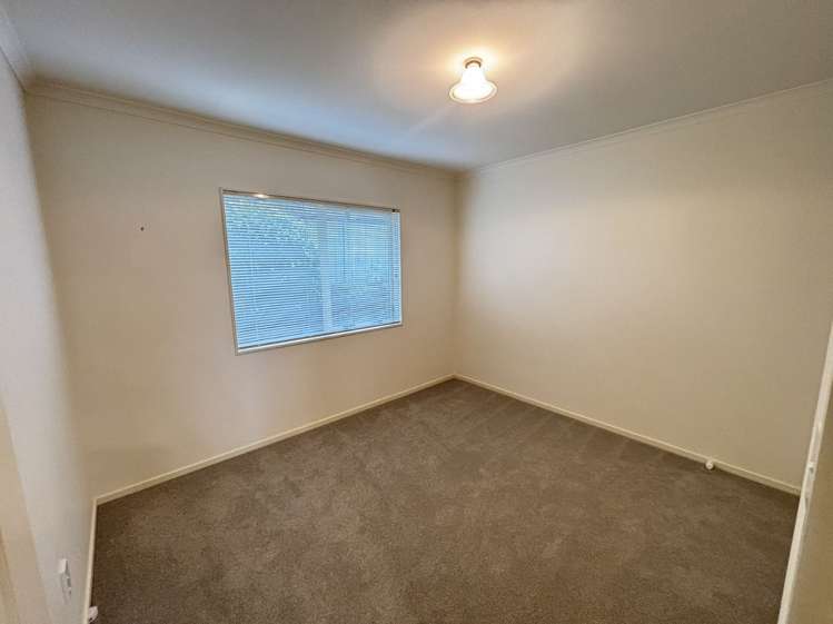 8 Rosebay Rise Henderson_11