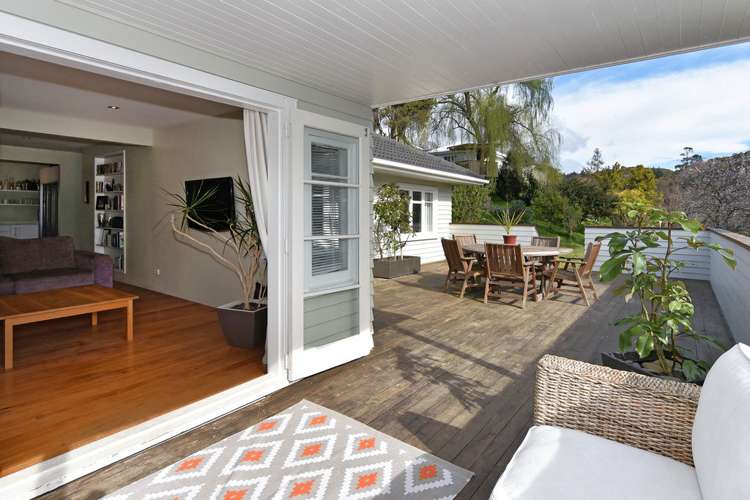 240 Saint Vincent Street Toi Toi_1