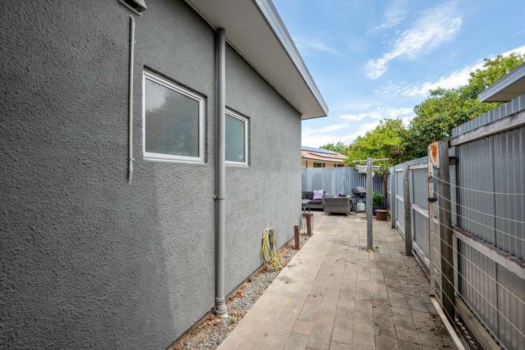 2/8 Faulkland Drive Witherlea_17