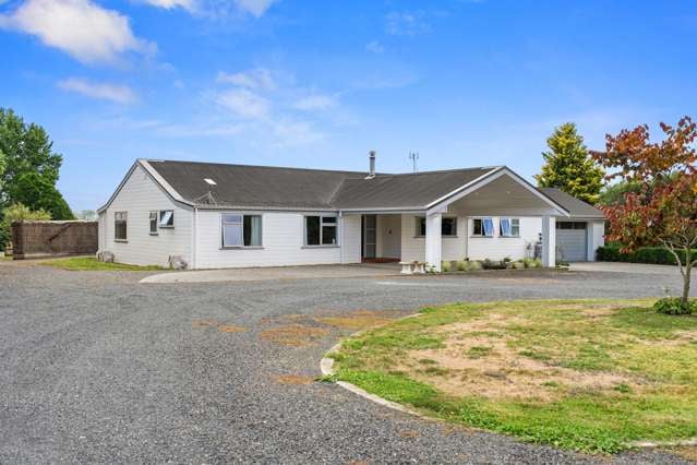 Lifestyle spacious home with land