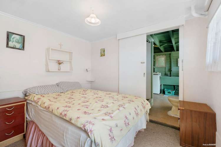 43 Onewa Road Northcote_11