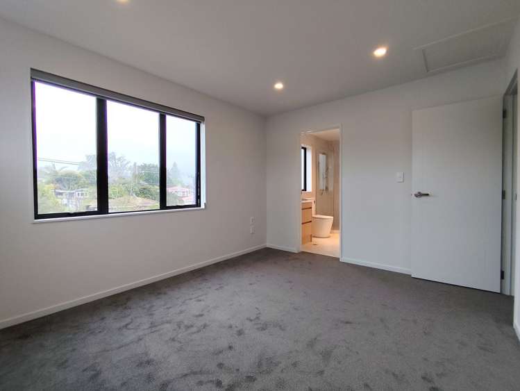 76 McLeod Road Te Atatu South_6