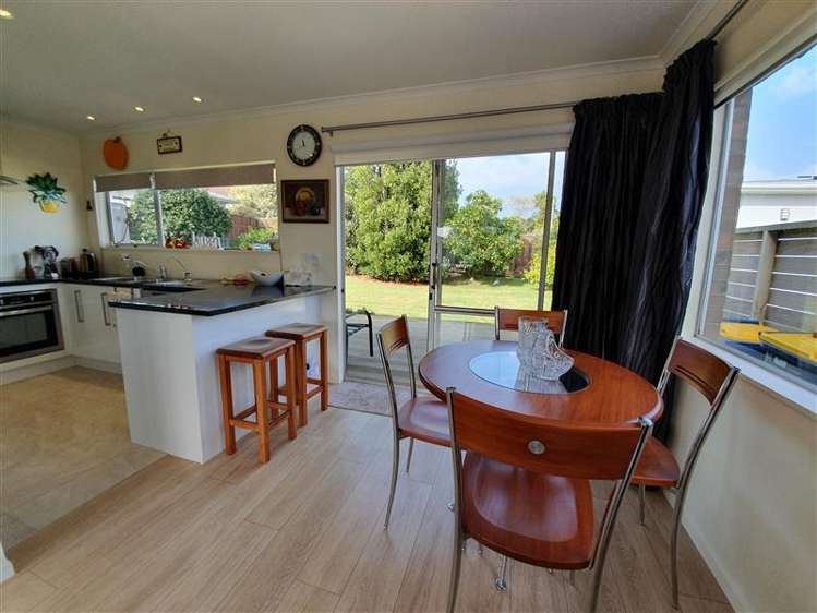 2/18a Sherwood Avenue Te Atatu South_10