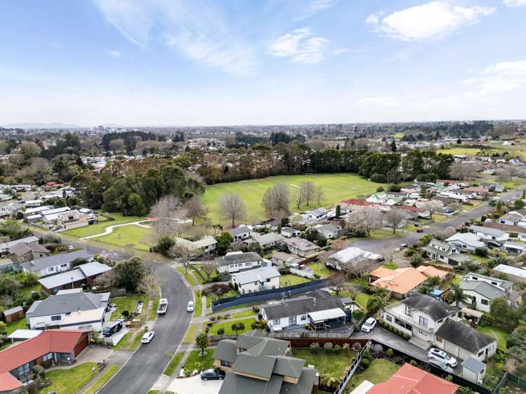 43 Lansdowne Crescent Glenview_36