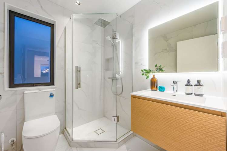 2F Hollywood Avenue Epsom_15
