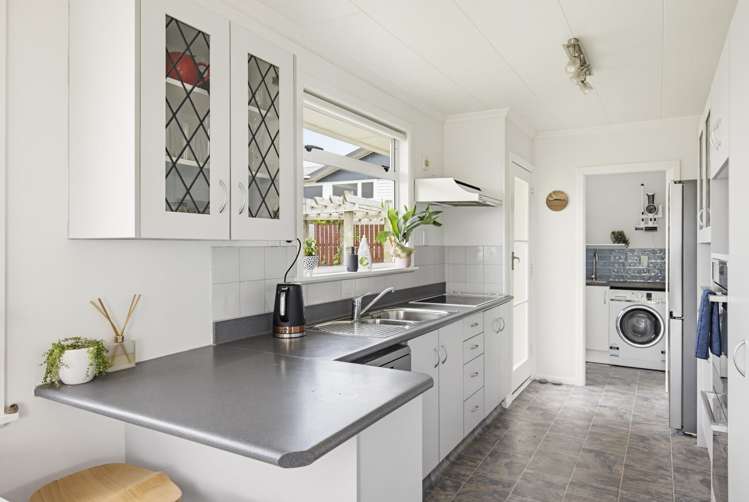 22 Gray Avenue Paraparaumu Beach_12