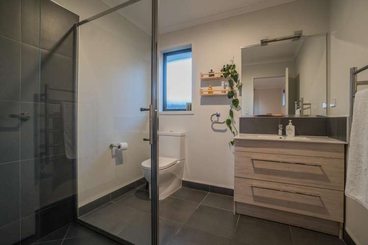 8 Walnut Road Riverhead_12