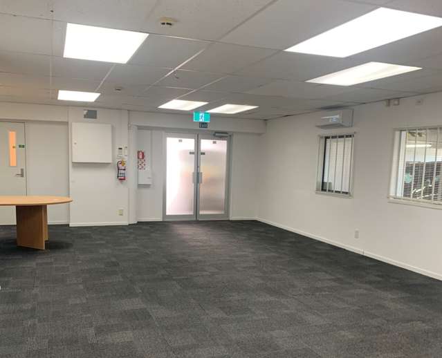 Level 1, Tenancy B, 34 Barrys Point Road Takapuna_4