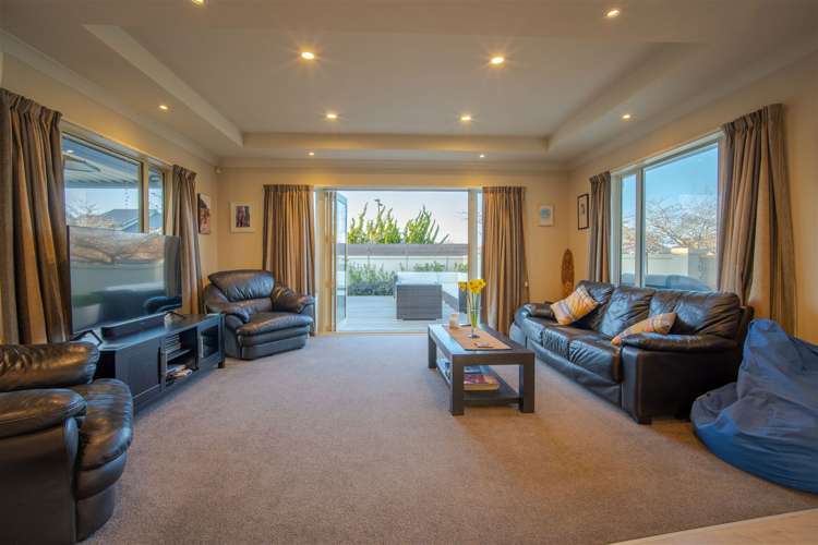 6 Benmore Gard Harewood_6