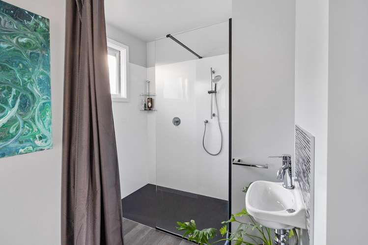 15 Sherratt Street West End_9