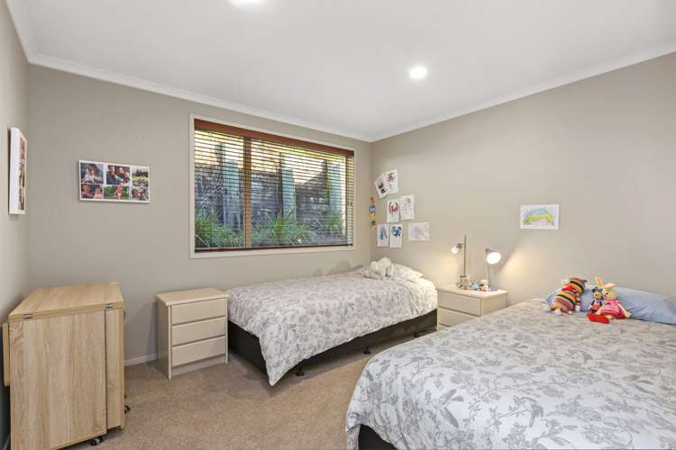 23d Violet Street Raglan_16