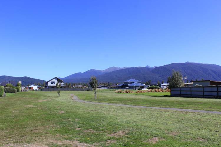 13 Wet Jacket Place Te Anau_17