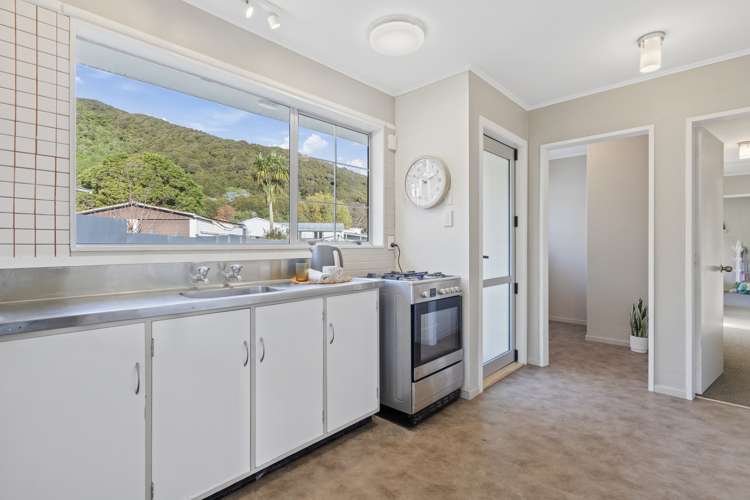 1 Bunratty Grove Wainuiomata_7