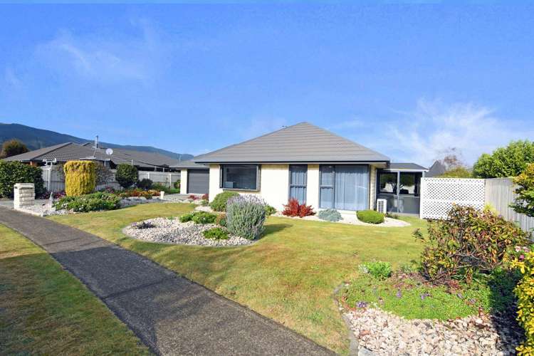 9 Saunders Crescent Stoke_2