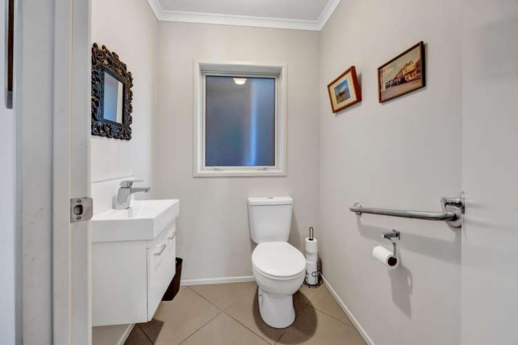 1 Elizabeth Grove Stratford_27