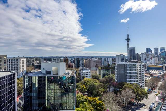 Top-Floor Corner Apartment with SkyCity Views
