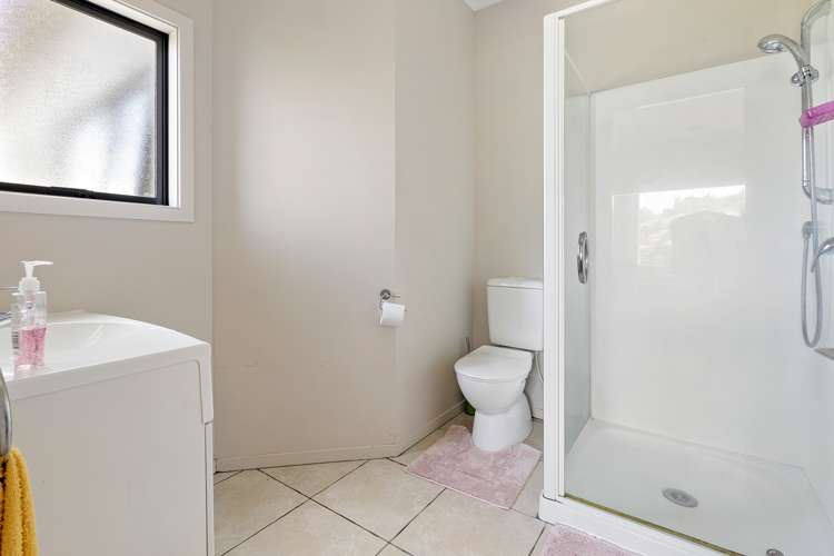 33 Te Puia Drive Aotea_12